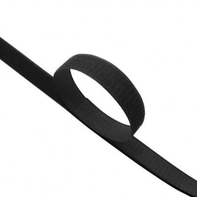 Липучка с покрытием ПВХ, шир. 30 мм (в упак. 25 м), цвет чёрный - купить в Нижнем Тагиле. Цена: 21.75 руб.