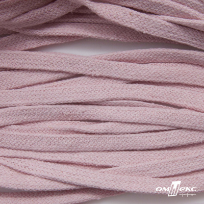 Шнур плетеный d-8 мм плоский, 70% хлопок 30% полиэстер, уп.85+/-1 м, цв.1019-св.розовый - купить в Нижнем Тагиле. Цена: 735 руб.